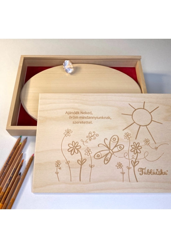Gravírozott fa díszdoboz virágos-napos grafikával Mega Táblácskához